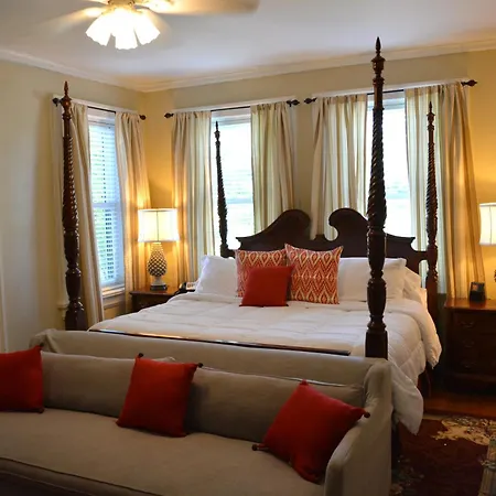 Inn At 835 Boutique Hotel