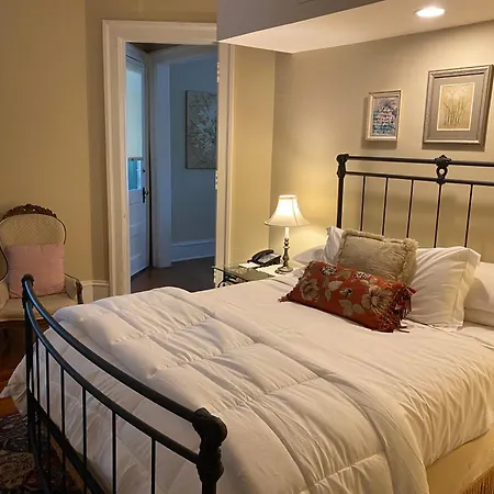 Inn At 835 Boutique Hotel