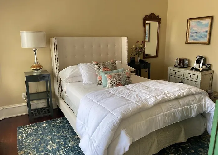 At 835 Boutique Bed & Breakfast 4*