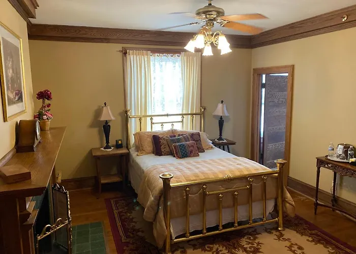 At 835 Boutique Bed & Breakfast Springfield