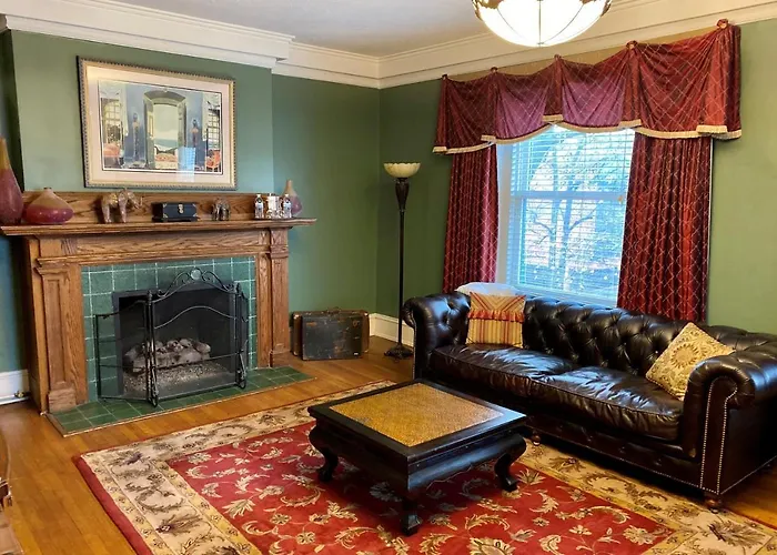 Bed & Breakfast At 835 Boutique