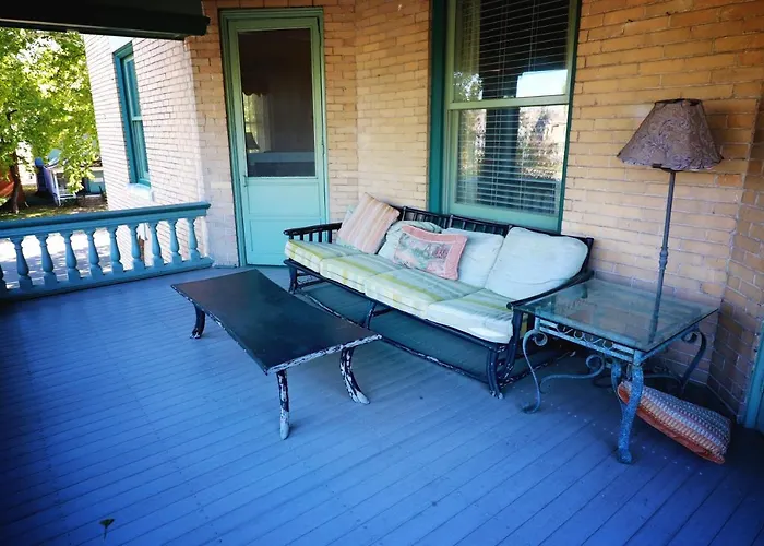 At 835 Boutique Bed & Breakfast Springfield