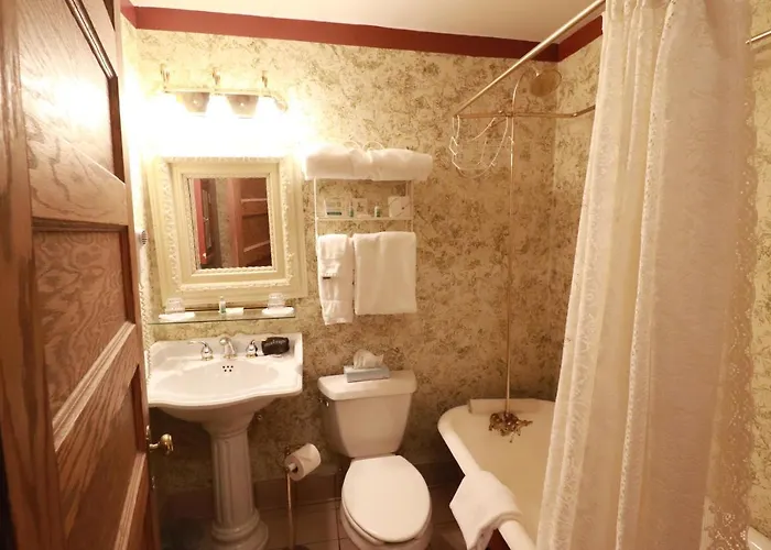At 835 Boutique Bed & Breakfast 4*
