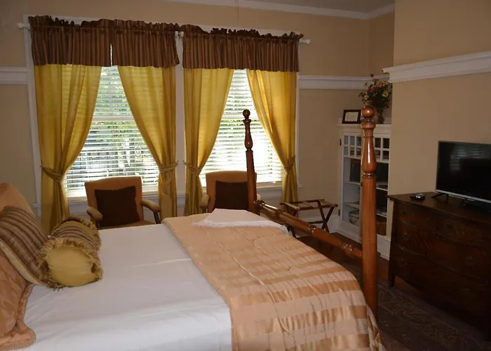 Bed & Breakfast At 835 Boutique Springfield