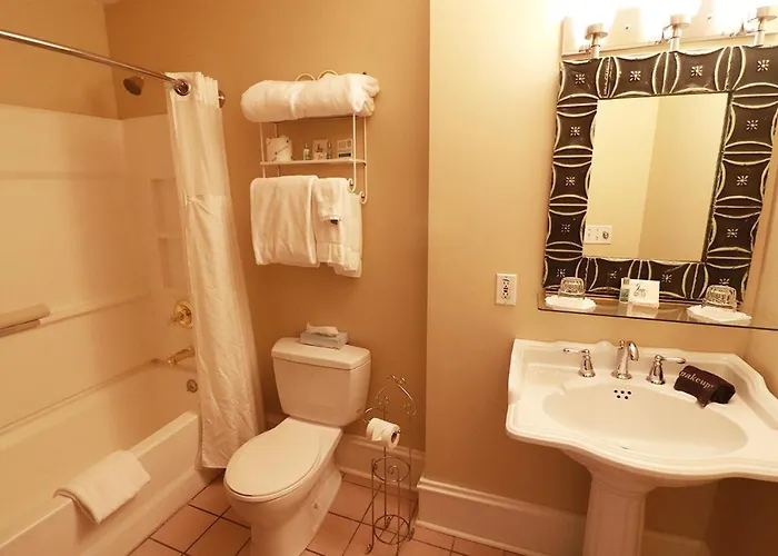 At 835 Boutique Bed & Breakfast 4*