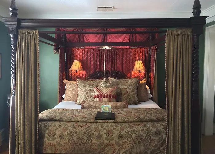 At 835 Boutique 4* Springfield