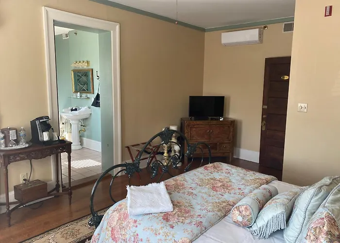 Bed & Breakfast At 835 Boutique Springfield