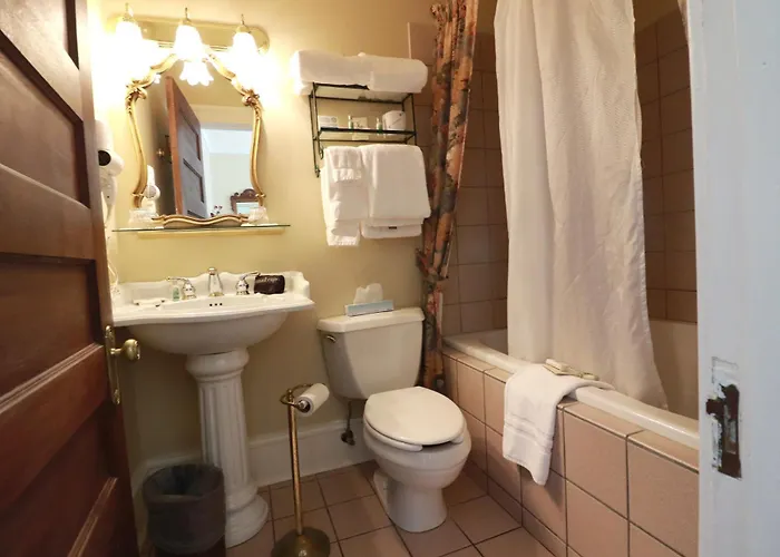 Bed & Breakfast At 835 Boutique