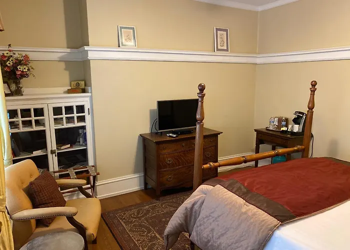 Bed & Breakfast At 835 Boutique