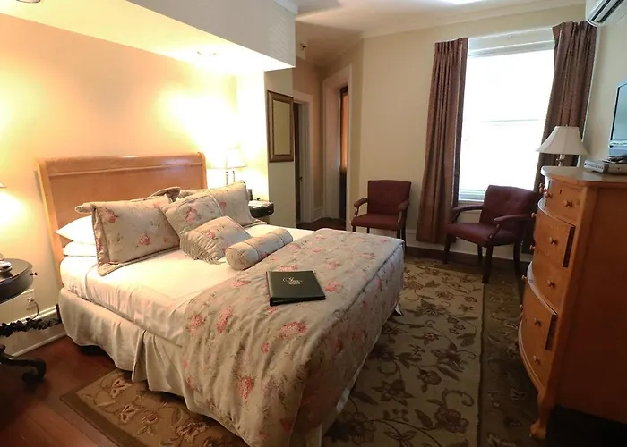 At 835 Boutique Bed & Breakfast 4*
