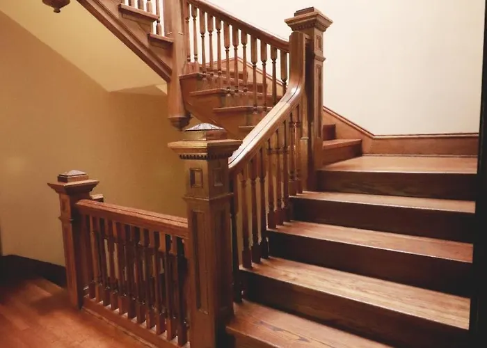 Bed & Breakfast At 835 Boutique