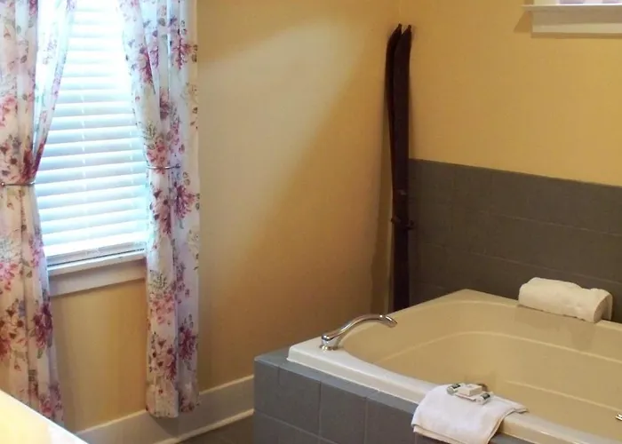 At 835 Boutique Bed & Breakfast 4*