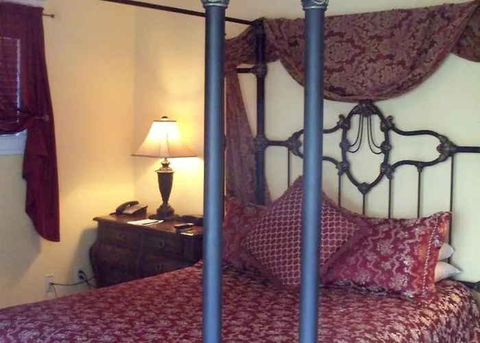 Bed & Breakfast At 835 Boutique