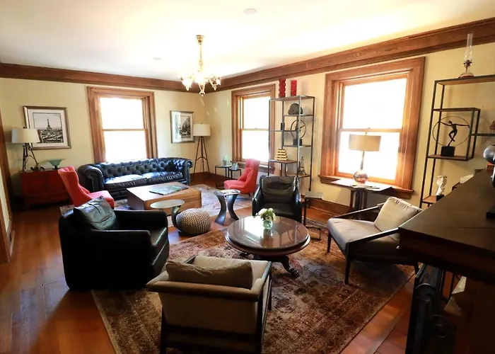 Bed & Breakfast At 835 Boutique