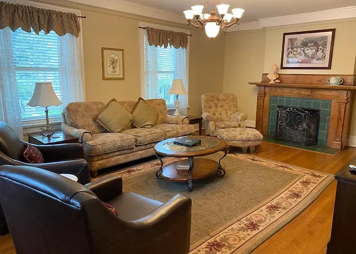 At 835 Boutique Bed & Breakfast Springfield