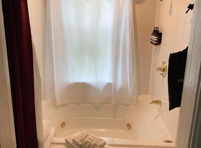 At 835 Boutique Bed & Breakfast